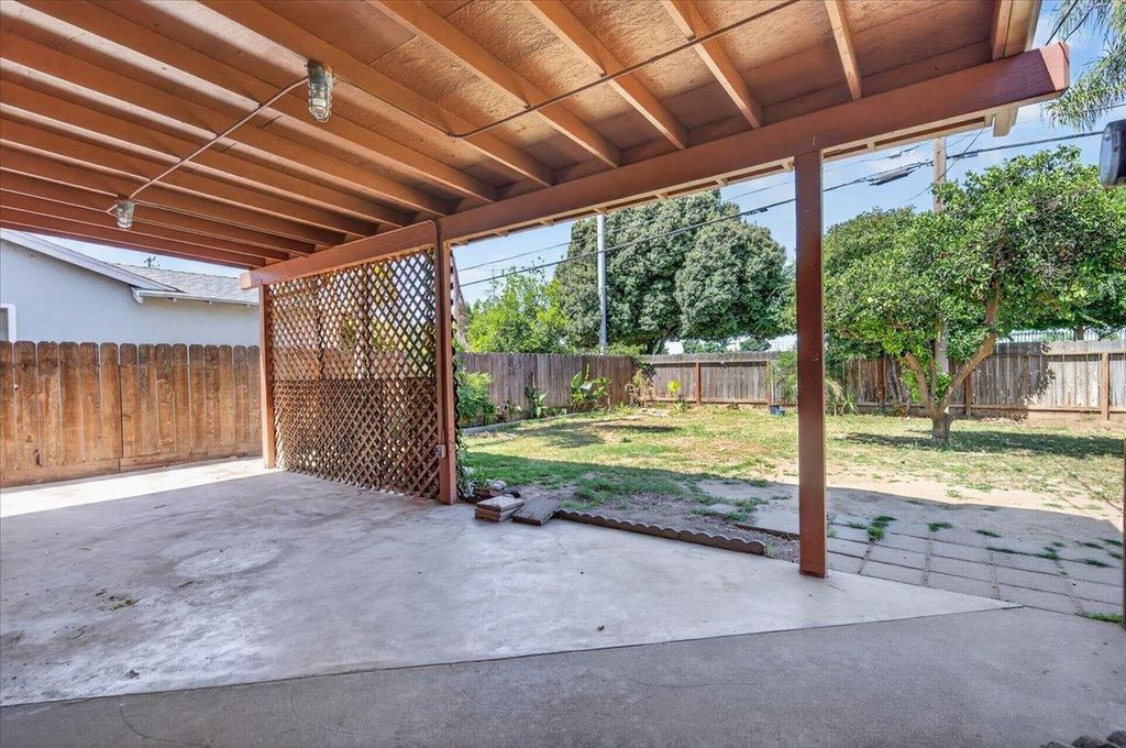 Image 26 of property listing at 1604 S Sierra Vista Avenue, Fresno, CA 93702