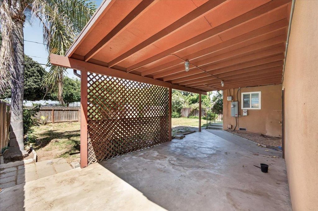 Image 27 of property listing at 1604 S Sierra Vista Avenue, Fresno, CA 93702