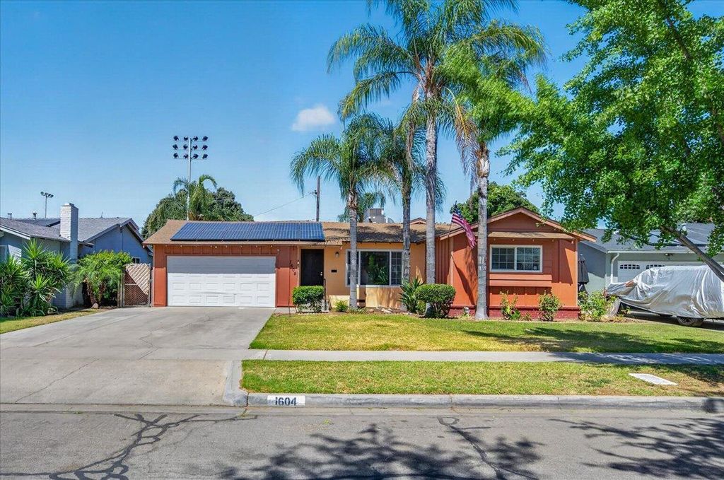 Image 34 of property listing at 1604 S Sierra Vista Avenue, Fresno, CA 93702