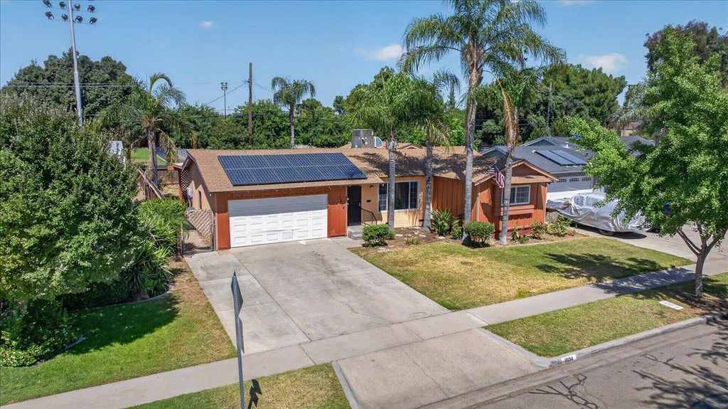 Image 36 of property listing at 1604 S Sierra Vista Avenue, Fresno, CA 93702