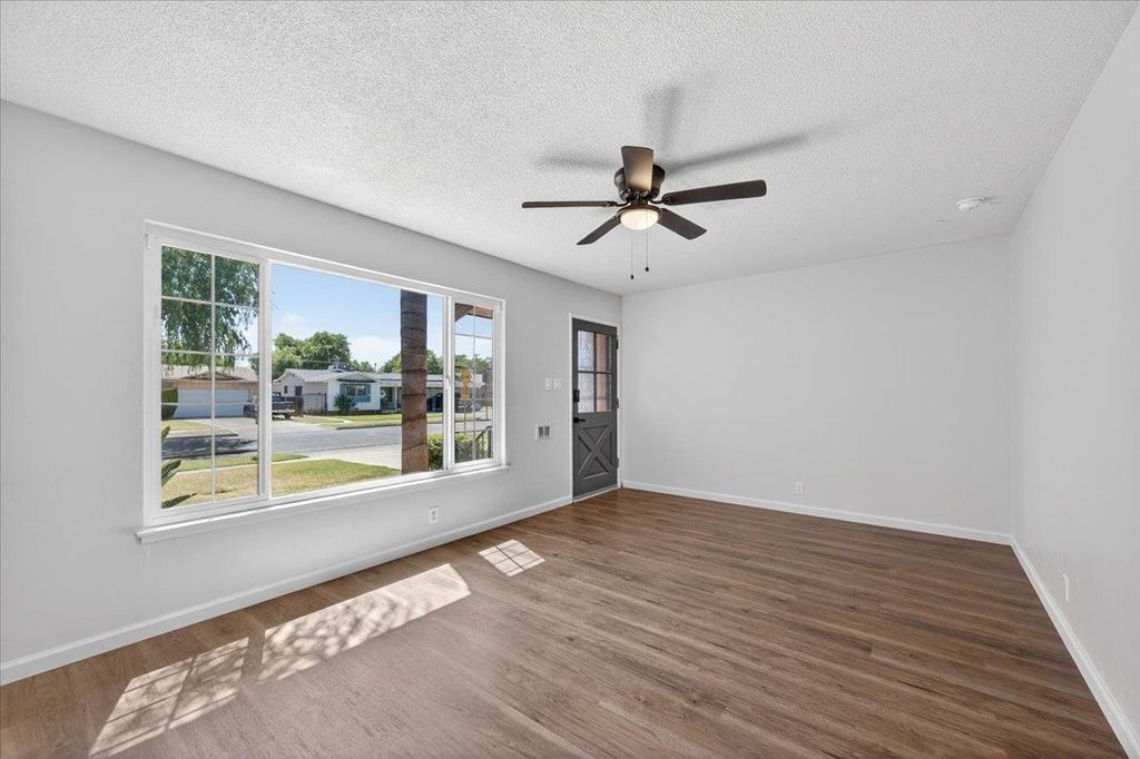 Image 4 of property listing at 1604 S Sierra Vista Avenue, Fresno, CA 93702