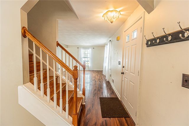 1441 Chigwell Ln N, Webster, NY 14580