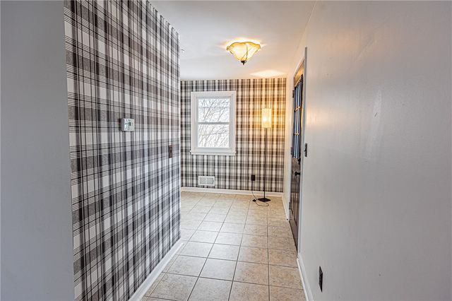 1441 Chigwell Ln N, Webster, NY 14580