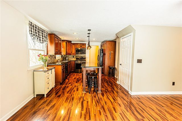 1441 Chigwell Ln N, Webster, NY 14580