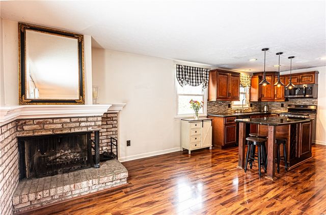 1441 Chigwell Ln N, Webster, NY 14580