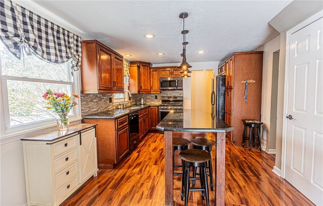 1441 Chigwell Ln N, Webster, NY 14580