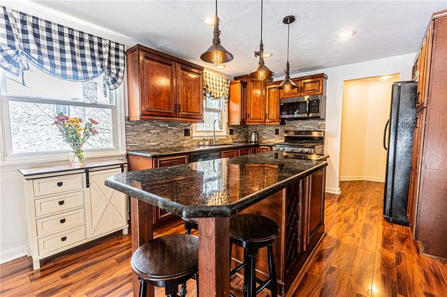 1441 Chigwell Ln N, Webster, NY 14580