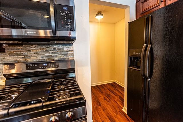 1441 Chigwell Ln N, Webster, NY 14580