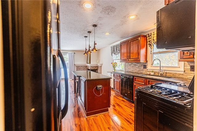 1441 Chigwell Ln N, Webster, NY 14580