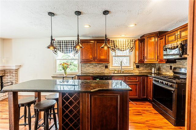 1441 Chigwell Ln N, Webster, NY 14580