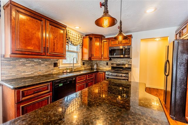 1441 Chigwell Ln N, Webster, NY 14580