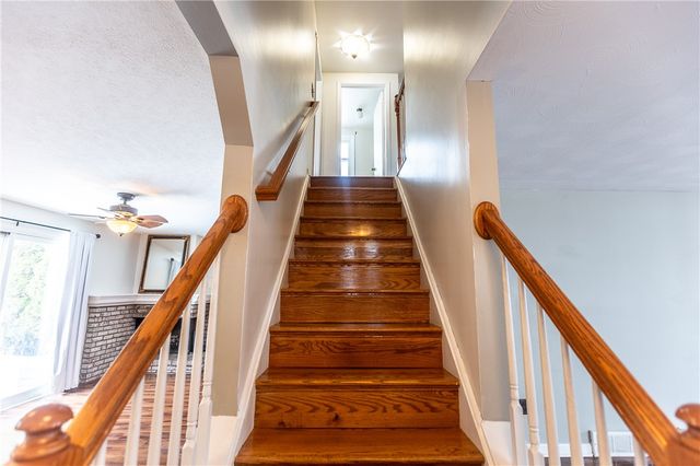 1441 Chigwell Ln N, Webster, NY 14580