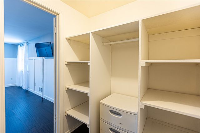 1441 Chigwell Ln N, Webster, NY 14580