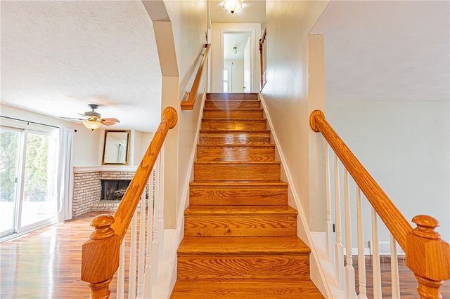 1441 Chigwell Ln N, Webster, NY 14580