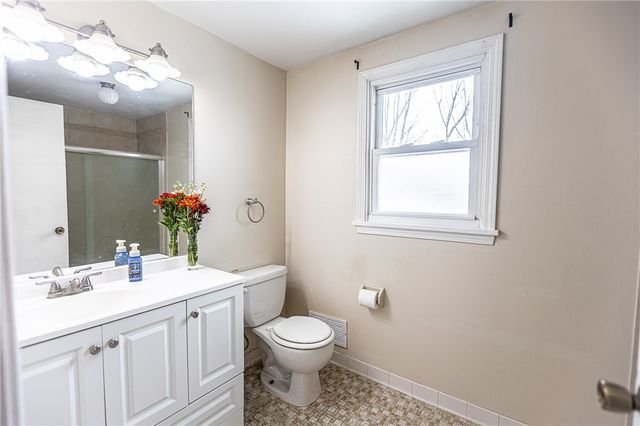 1441 Chigwell Ln N, Webster, NY 14580