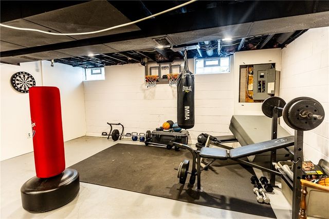 1441 Chigwell Ln N, Webster, NY 14580