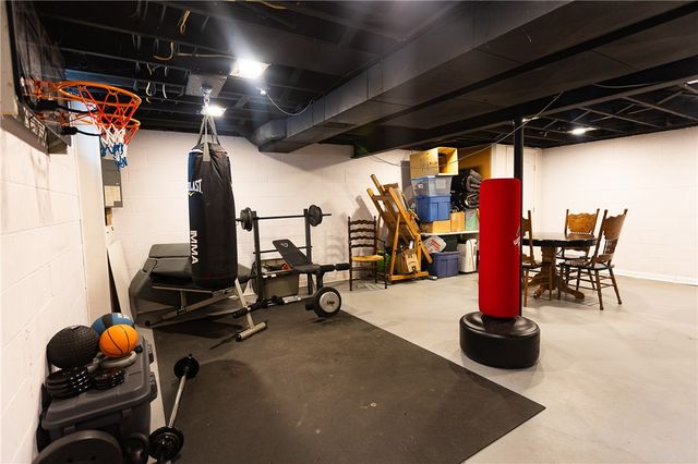 1441 Chigwell Ln N, Webster, NY 14580