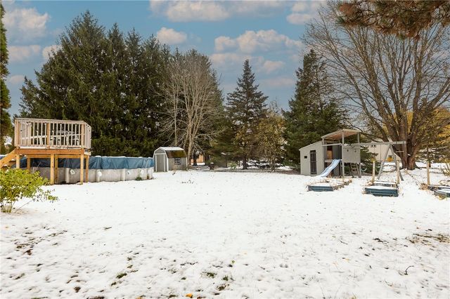 1441 Chigwell Ln N, Webster, NY 14580