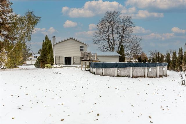 1441 Chigwell Ln N, Webster, NY 14580