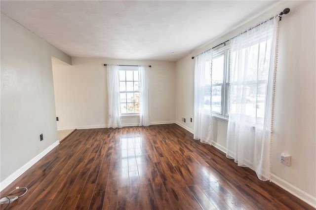 1441 Chigwell Ln N, Webster, NY 14580