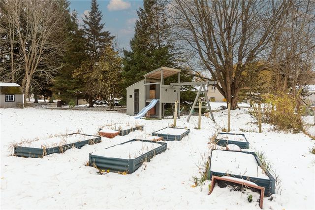 1441 Chigwell Ln N, Webster, NY 14580