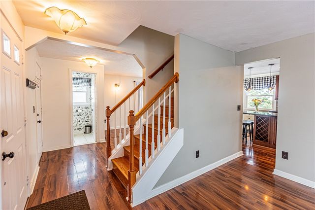 1441 Chigwell Ln N, Webster, NY 14580