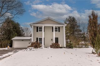 1441 Chigwell Ln N, Webster, NY 14580