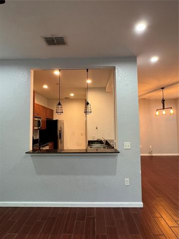 8210 DOWN ROYAL ROAD, Tampa, FL 33610