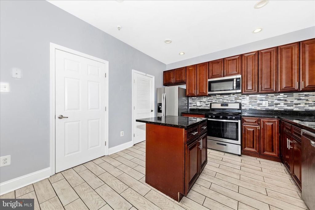 Image 10 of property listing at 201 ARBOR VISTA LN, Owings Mills, MD 21117