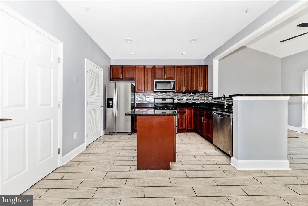 Image 9 of property listing at 201 ARBOR VISTA LN, Owings Mills, MD 21117