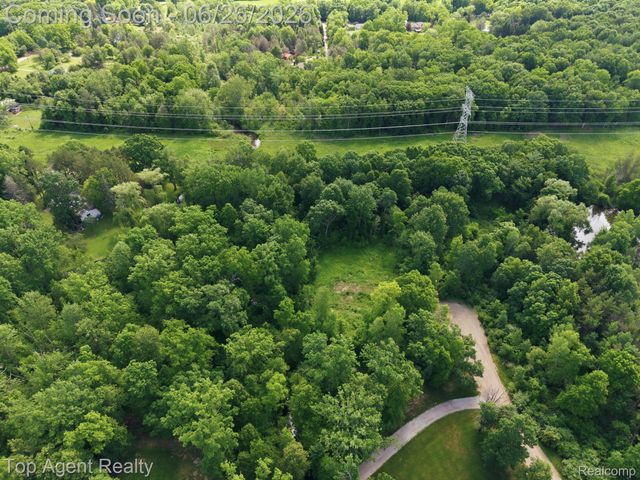 657 DONNA MAE, Addison Township, MI 48367