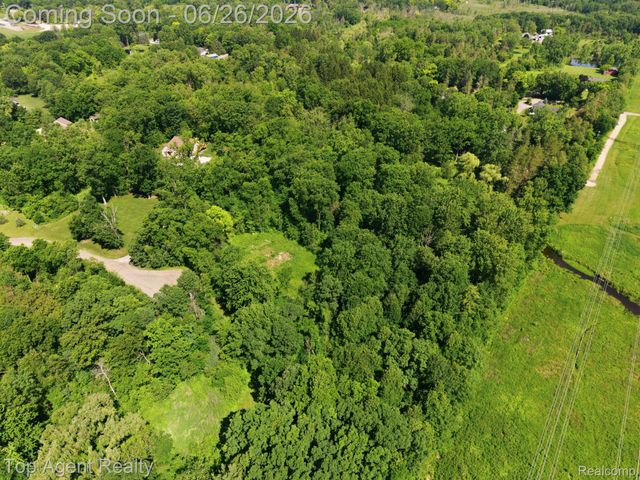 657 DONNA MAE, Addison Township, MI 48367