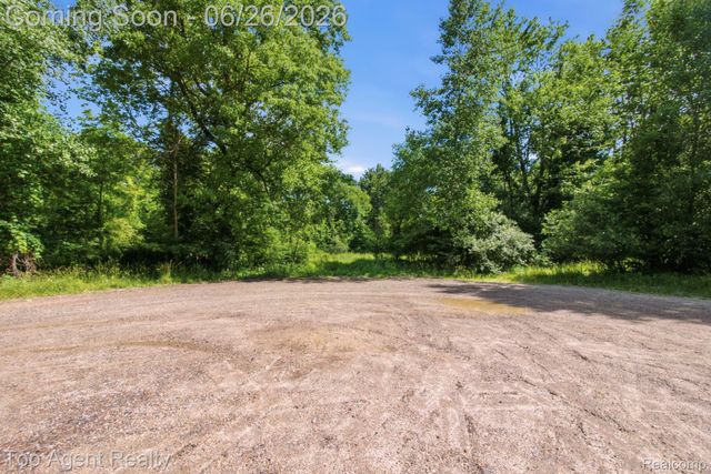 657 DONNA MAE, Addison Township, MI 48367