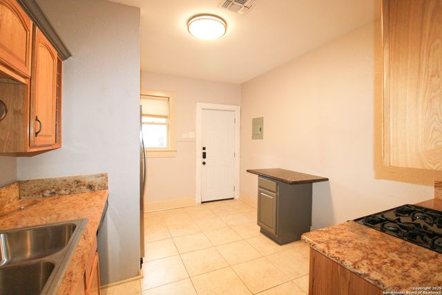 438 W Rosewood, San Antonio, TX 78212