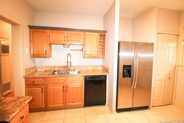 438 W Rosewood, San Antonio, TX 78212