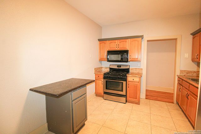 438 W Rosewood, San Antonio, TX 78212