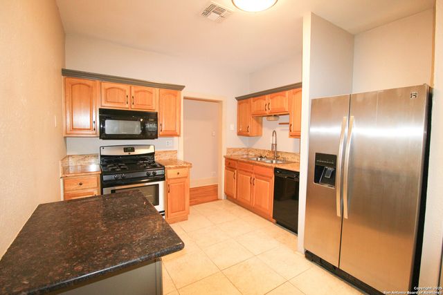 438 W Rosewood, San Antonio, TX 78212