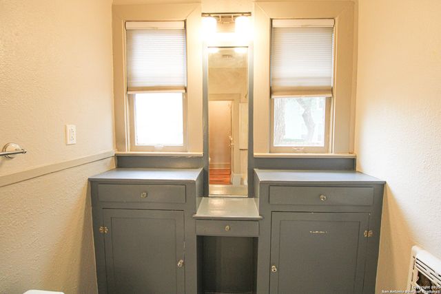 438 W Rosewood, San Antonio, TX 78212