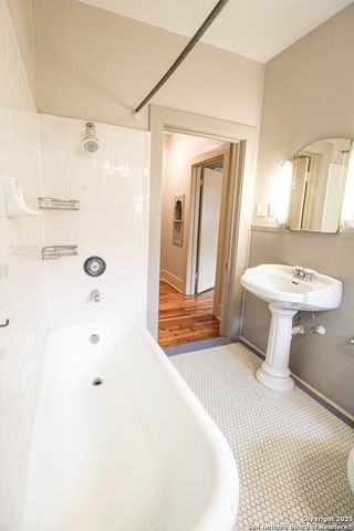 438 W Rosewood, San Antonio, TX 78212