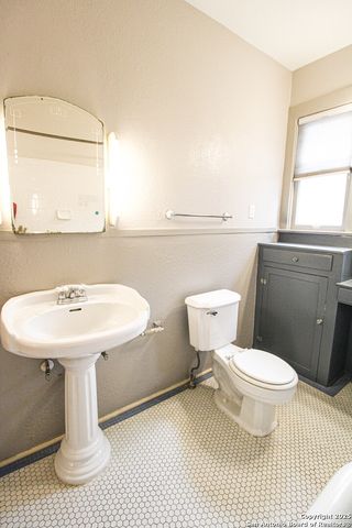 438 W Rosewood, San Antonio, TX 78212