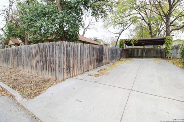 438 W Rosewood, San Antonio, TX 78212