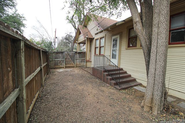 438 W Rosewood, San Antonio, TX 78212