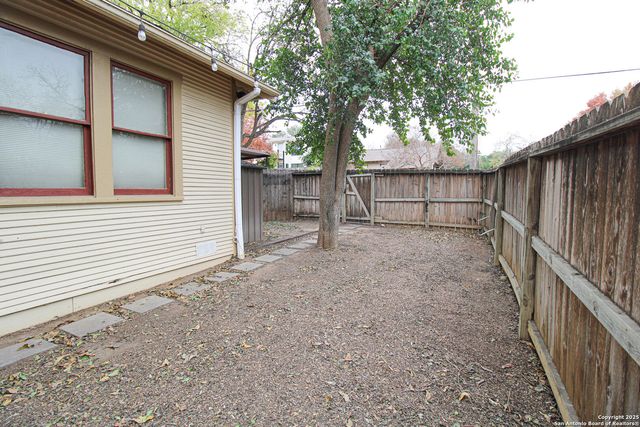 438 W Rosewood, San Antonio, TX 78212