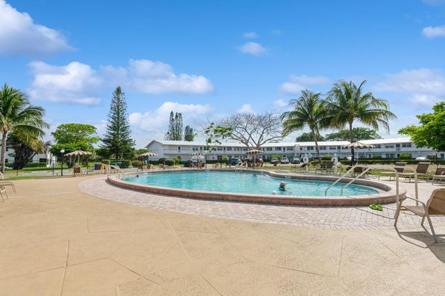 118 Somerset F, West Palm Beach, FL 33417