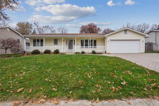 8401 Winston Avenue, Urbandale, IA 50322