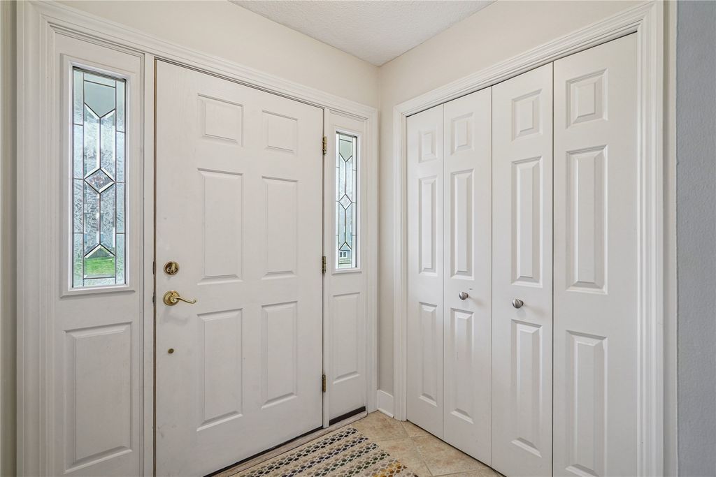 8401 Winston Avenue, Urbandale, IA 50322