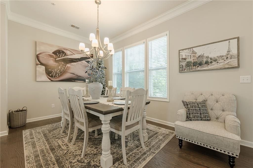 Image 10 of property listing at 719 Topsail Lane, Alpharetta, GA 30005