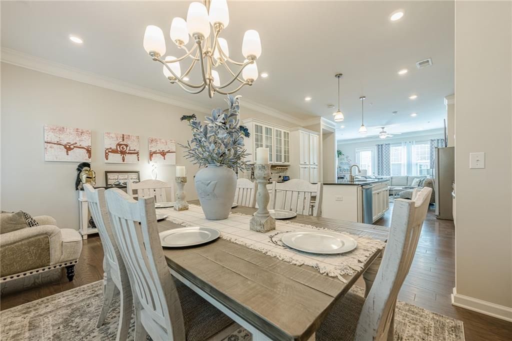 Image 11 of property listing at 719 Topsail Lane, Alpharetta, GA 30005