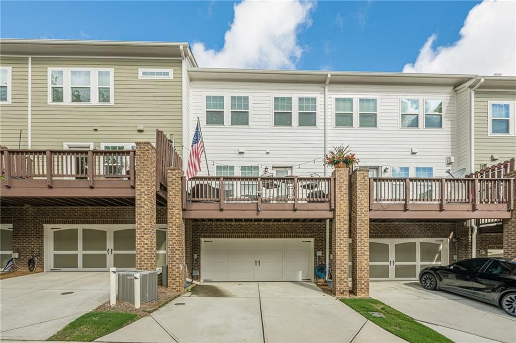 Image 15 of property listing at 719 Topsail Lane, Alpharetta, GA 30005