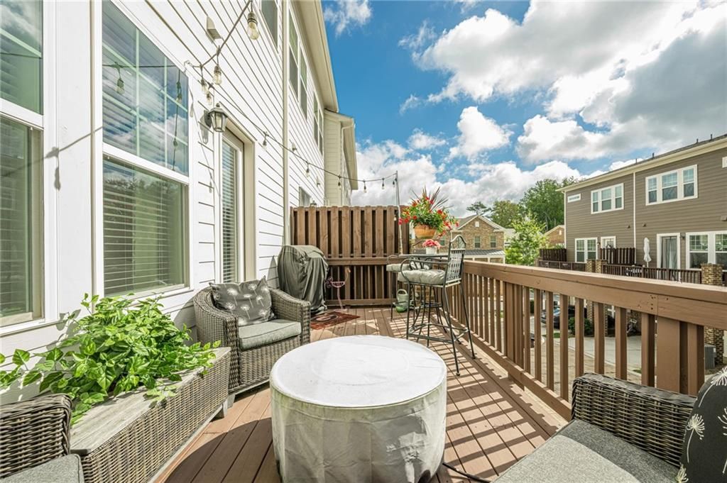 Image 16 of property listing at 719 Topsail Lane, Alpharetta, GA 30005